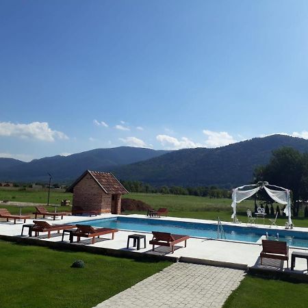 Hostel Majsic Otočac Buitenkant foto