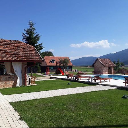 Hostel Majsic Otočac Buitenkant foto