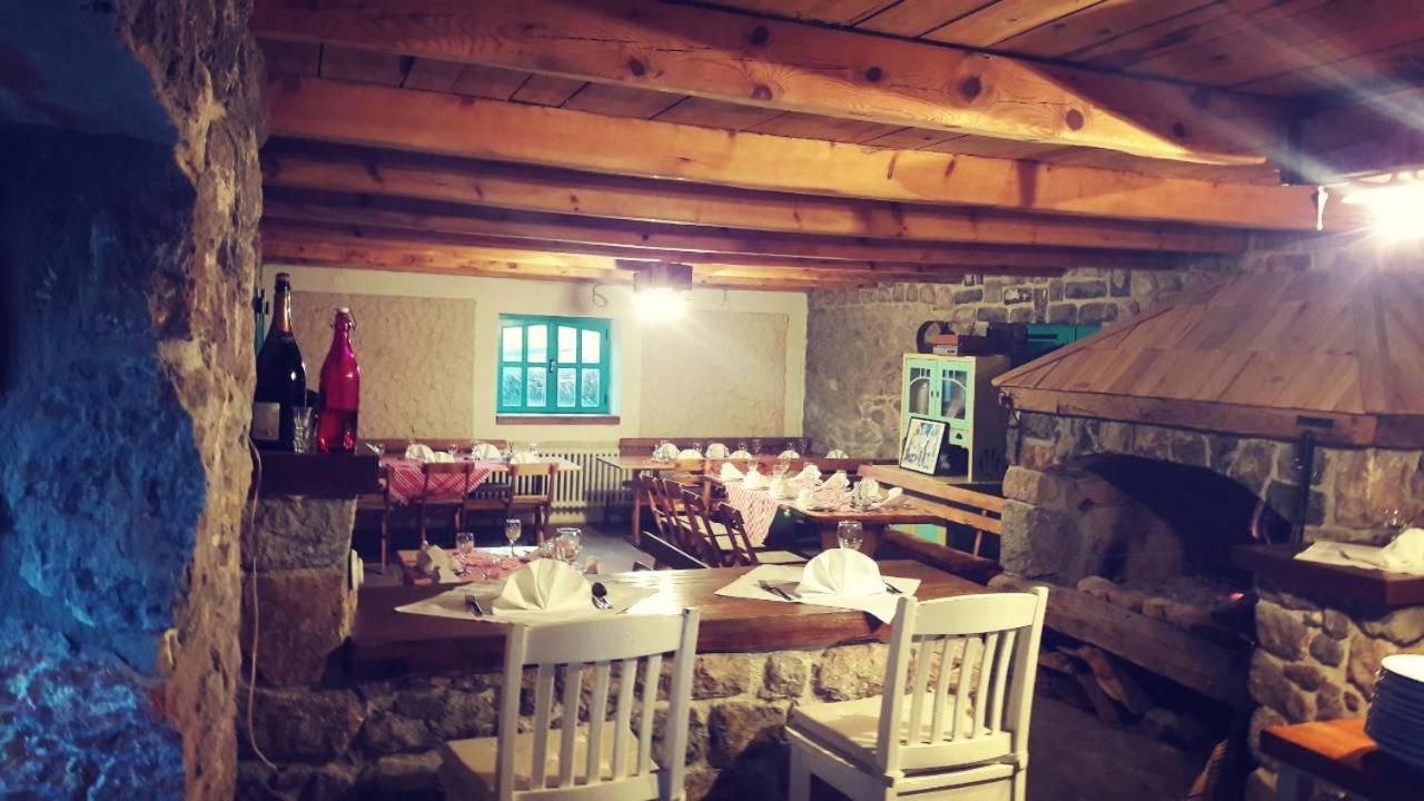 Hostel Majsic Otočac Buitenkant foto