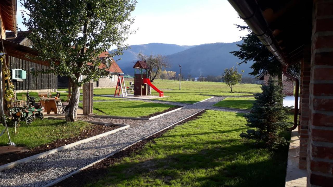 Hostel Majsic Otočac Buitenkant foto