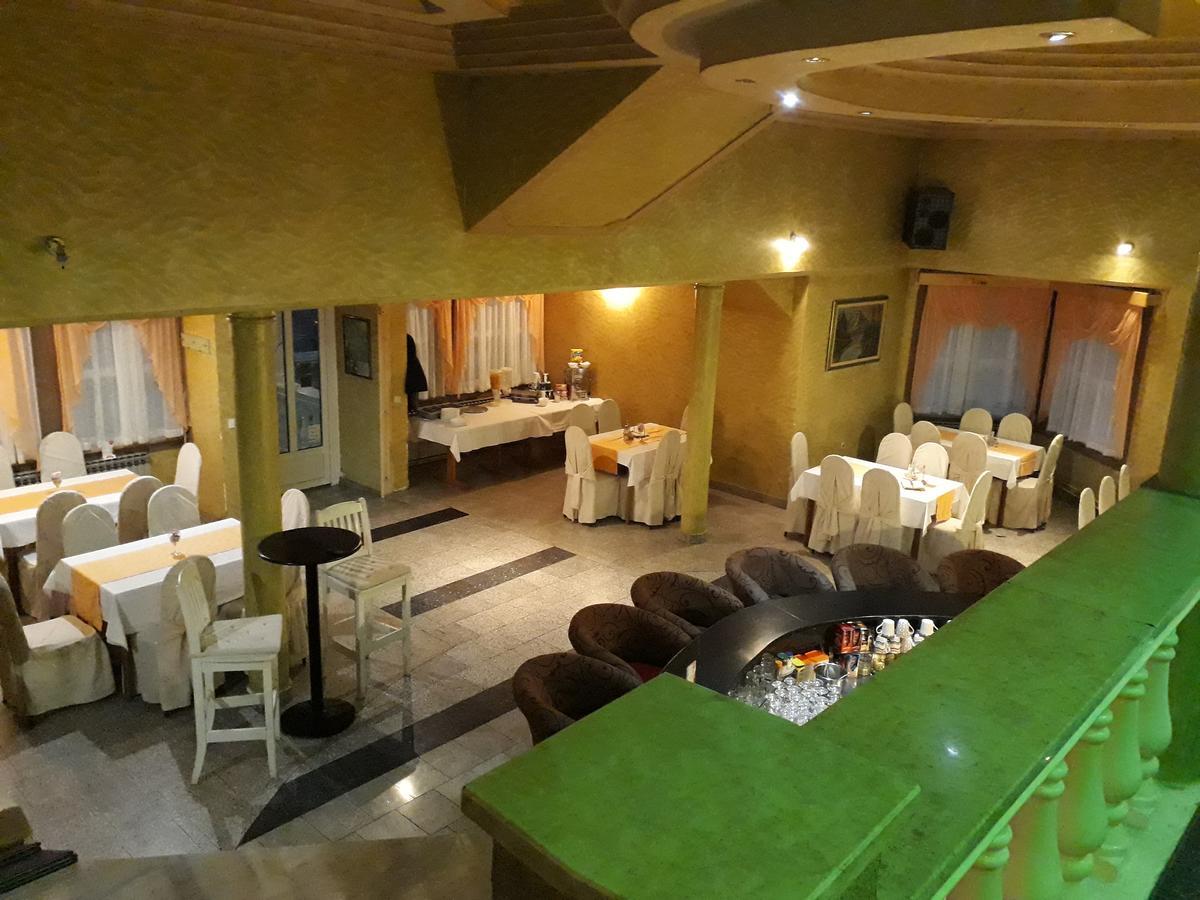 Hostel Majsic Otočac Buitenkant foto